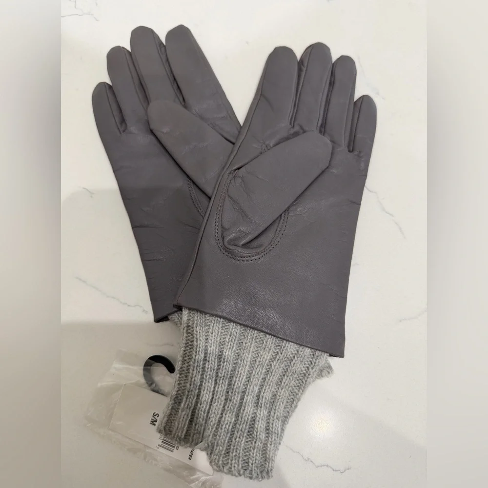 Banana Republic leather and knit S/M Gloves